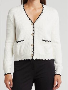 Adriana Papell White Textured Scalloped V-Neck Cardigan with Black Trim